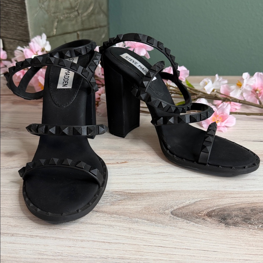 Steve Madden Cellini Rock Stud Heels Size 7